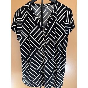 80 Park Womens XL Black White Geometric‎ Henley Blouse Short Sleeve Top